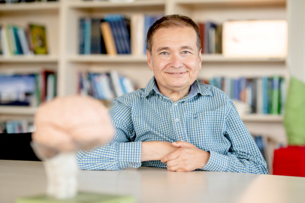 Onur Güntürkün ist Inhaber der Professur für Biopsychologie